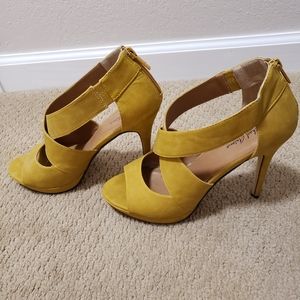 Micheal Antonio yellow heels 9.5